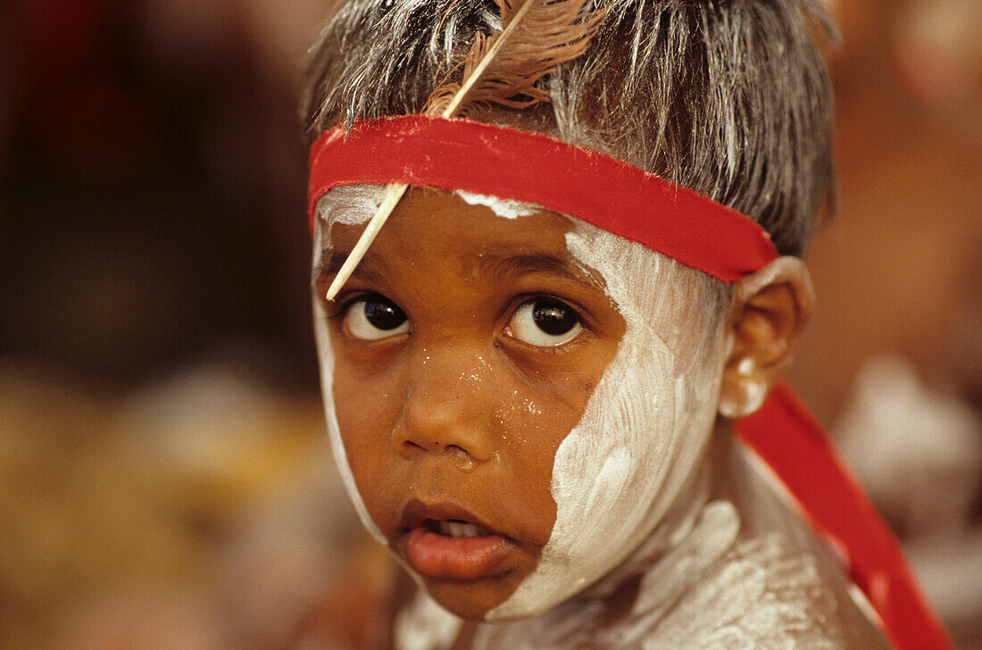 Junge mit rotem Stirnband, Gesichtsbemalung, Aborigine, Laura Dance Festival, Tanzfest der Aborigines, Kap York Halbinsel, Queensland, Australien