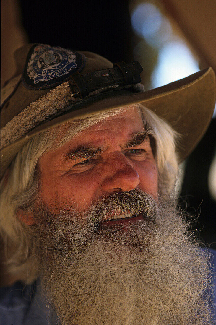 Mick Morrison, Mad Mick's Farm, Australien, Queensland, potrait of Mick who has a small curious museum in Barcaldine, Local Aussie character on the Maltida Highway