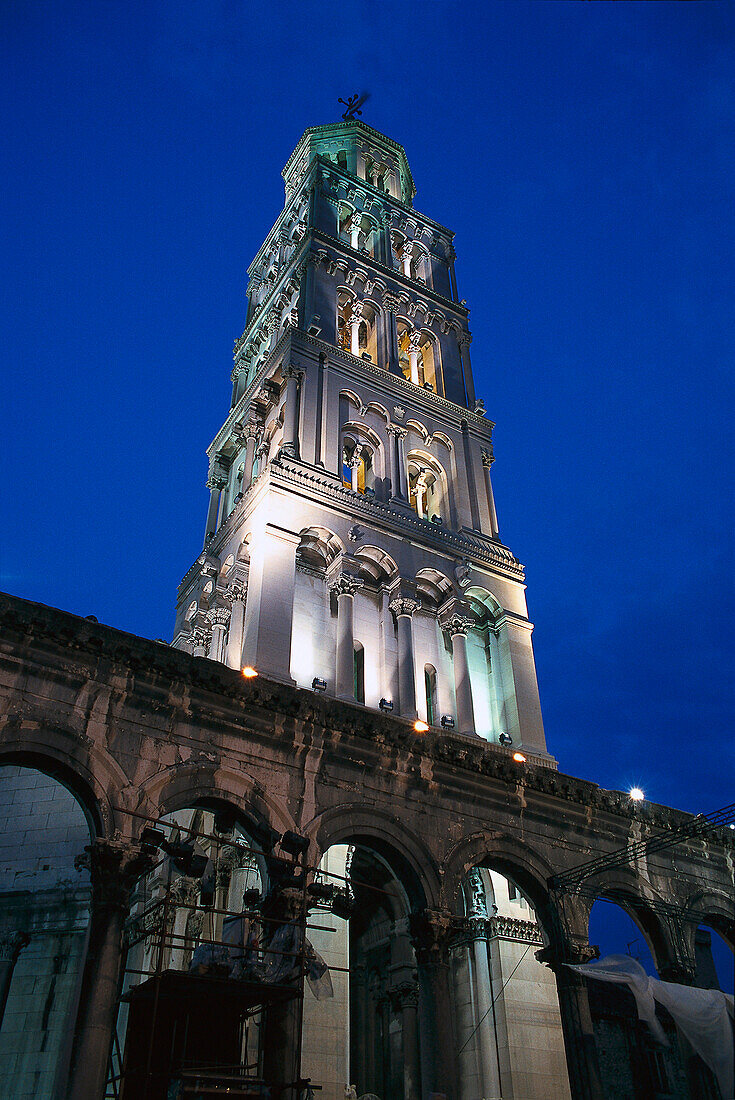 Der Turm der Kathedrale Sv. Dujan am Abend, Split, Dalmatien, Kroatien, Europa