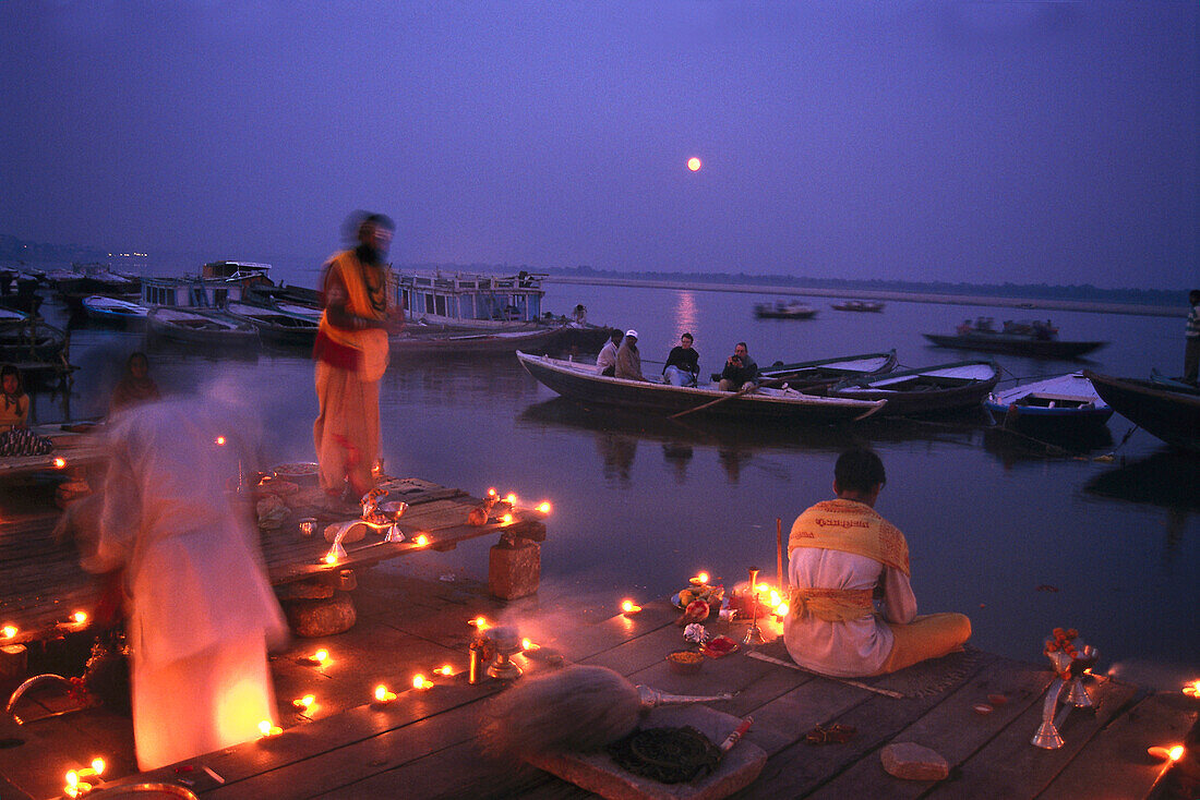 Aarthi ceremony, Ghat, Varanesi, Uttar Pradesh, India