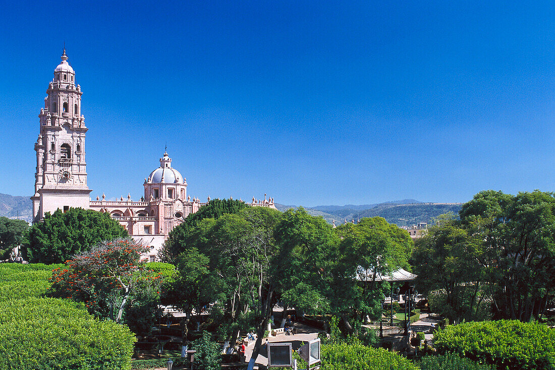 Kathedrale unter blauem Himmel, Morelia, Michoacan, Mexiko, Amerika