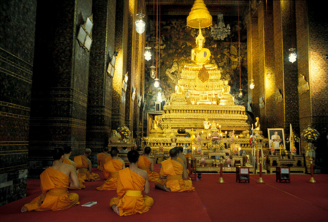 Monks, Wat Pho, central Bot, Bangkok, Thailand