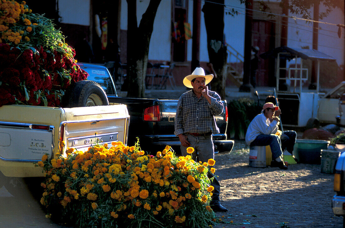 Blumenmarkt zum Tag der Toten, Patzcuaro, Michoacan, Mittelamerika, Mexiko