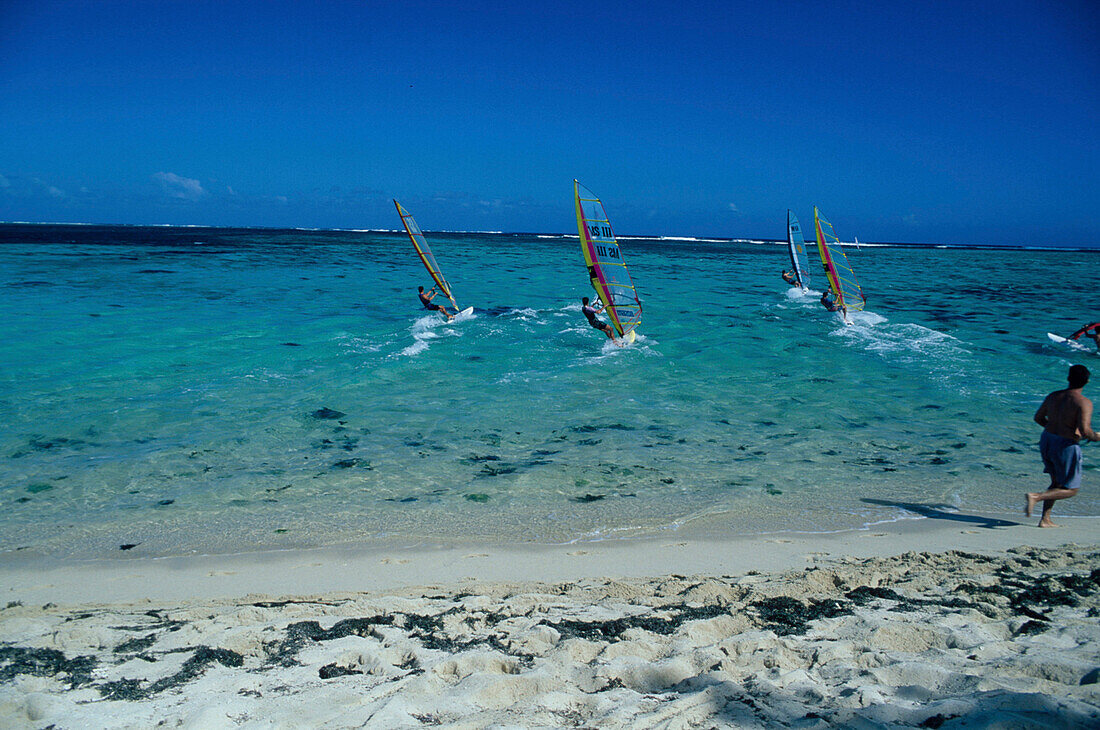 Surfer in der Lagune, am Morne Brabant Mauritius