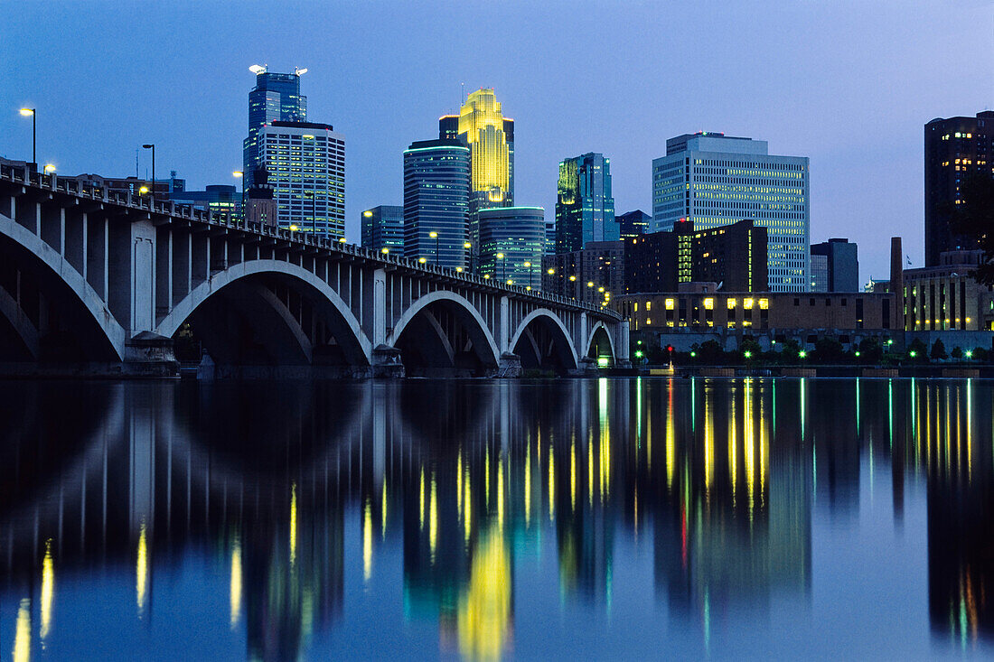 City by Night, Twin Cities, Minneapolis, Minnesota, USA