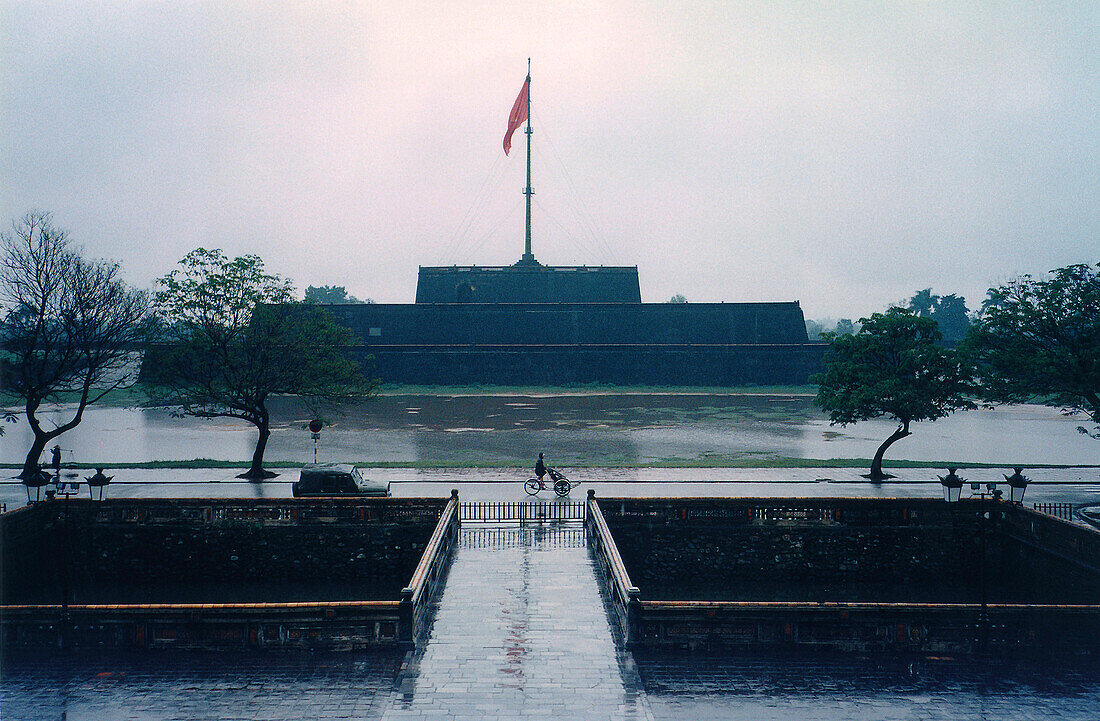 Zitadelle von Hue mit Flaggenturm, Hue, Vietnam