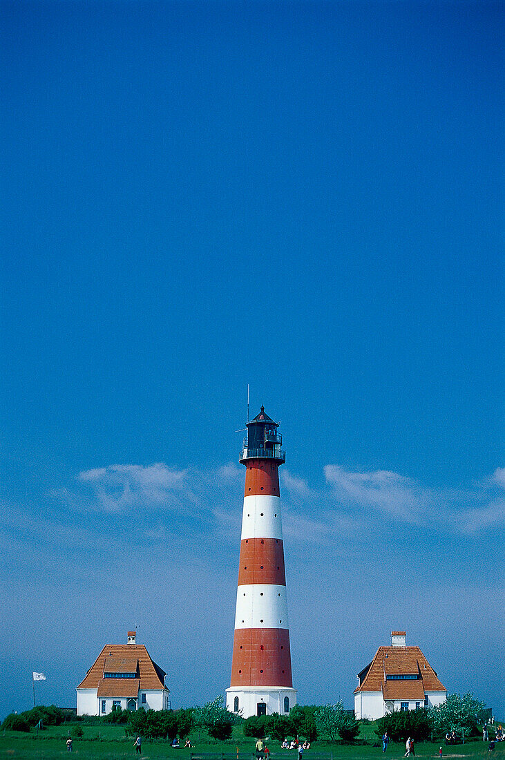 Westerheversand lighthouse and houses in the sunlight, Westerhever, Eiderstedt peninsula, Schleswig Holstein, Germany, Europe