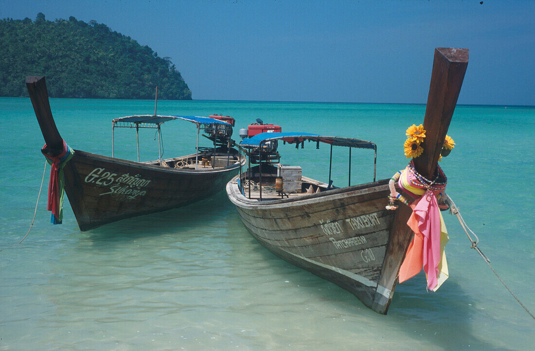 Longtailboote, Loh Dalum Bucht Ko Phi Phi Don, Thailand