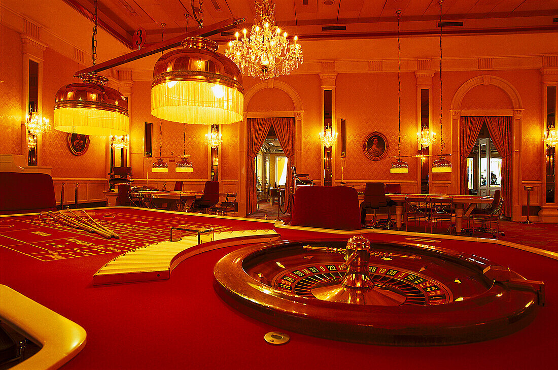 Roulette Spieltisch im menschenleeren Kasino, Bad Homburg, Taunus, Hessen, Deutschland, Europa