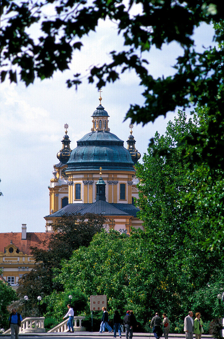 Kloster Melk hinter Bäumen, Wachau, Österreich, Europa