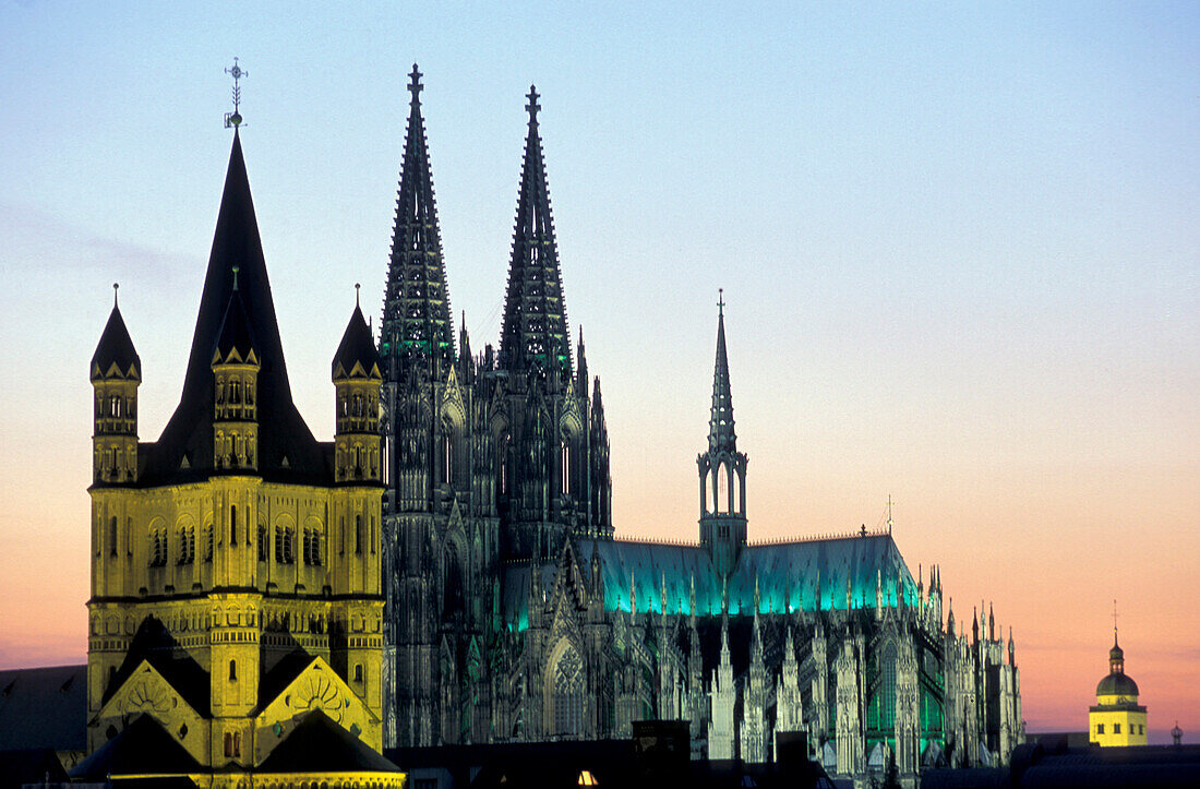 Cologne Cathedral in the afterglow, Cologne, North Rhine-Westphalia, Germany, Europe