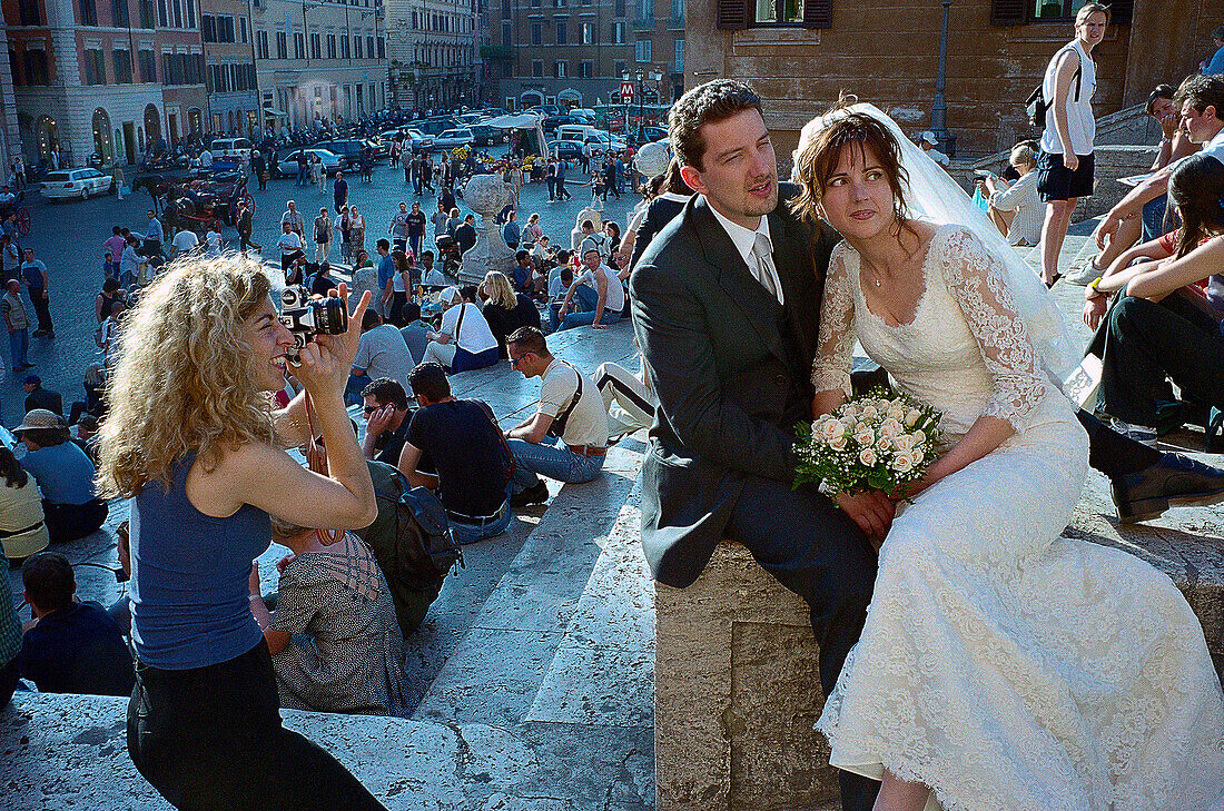 Brautpaar lässt sich fotografieren, Rom, Latium, Italien, Europa