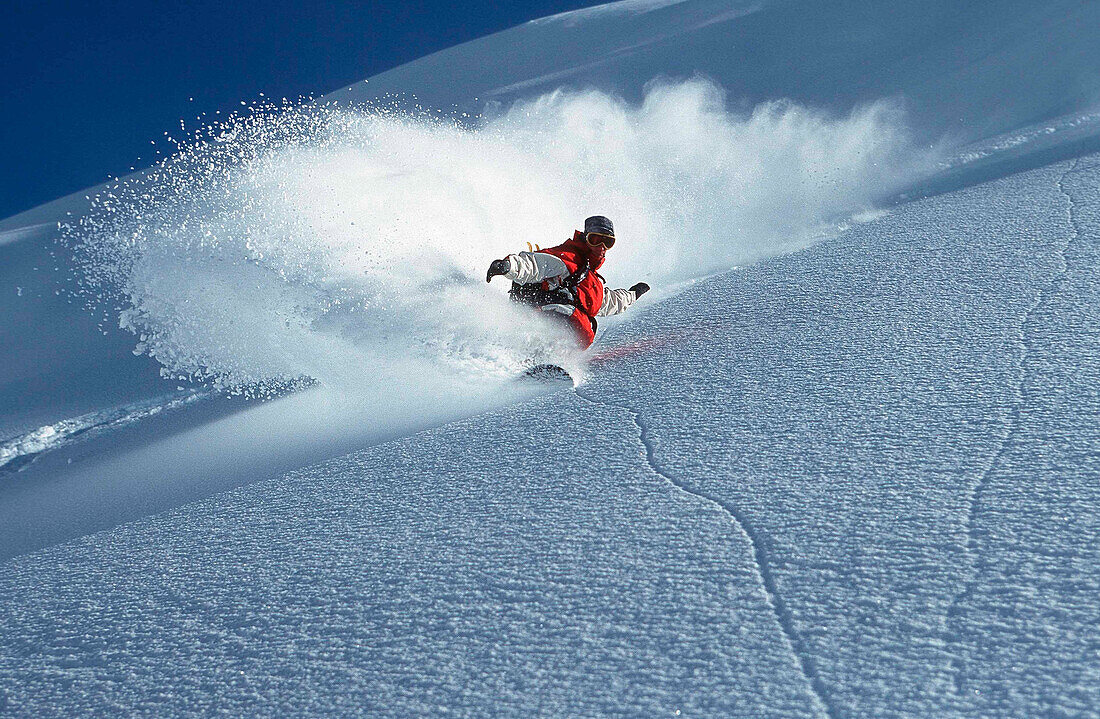 Snowboarder im Tiefschnee, Valluga, Arlberg Tirol, Oesterreich