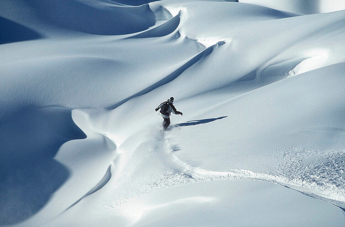 Snowboarder in deep snow, Valluga, Arlberg, Tyrol, Austria, Europe