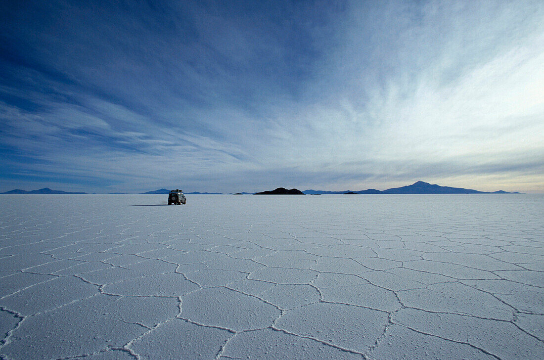 Car on salt lake, Salar de Uyuni, Bolivia, South America, America