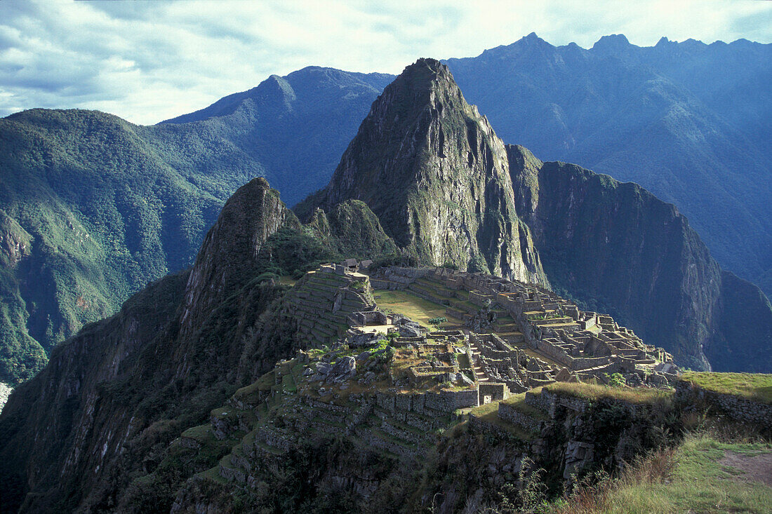 Ruins of an inca site in the mountains, Machupicchu, Peru, South America, America