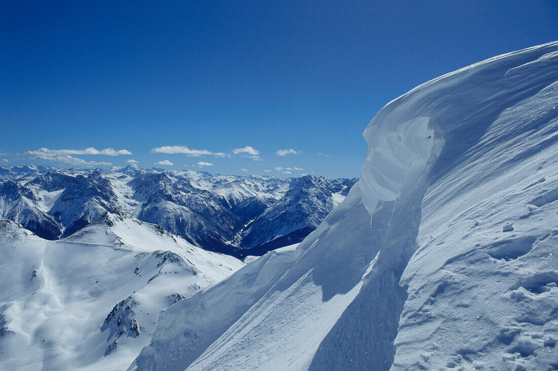 Winter Landschaft mit Schneewächte, Zugspitze, Alpen, Bayern, Deutschland