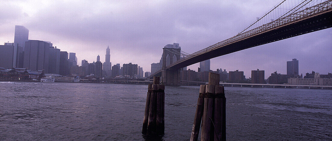 USA, New York City, Brooklyn Bridge, Brooklyn BridgeOktober 2001Skyline ohne WTCEnglish:, USA, New York City without WTC, October 2001