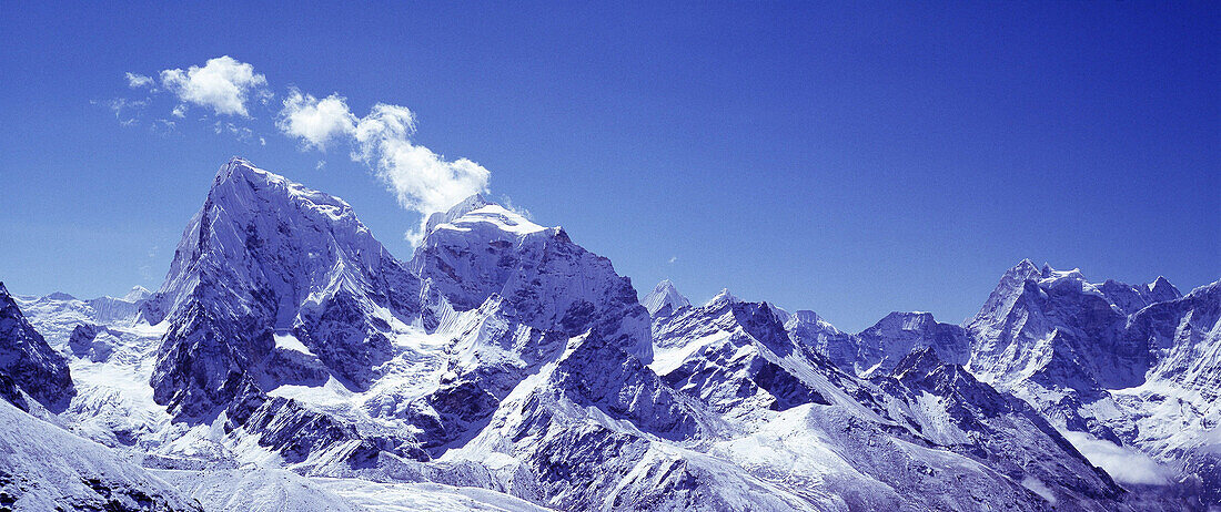 Himalaya, Nepal, Mount Cholatse links, , Taboche mitte, catalogue natureAsien, Himalaya, Gebirge, Berge, Berg, Gipfel, SchneeEnglish: Mount Cholatse left, , Taboche middle, , the Himalayas, Nepal, roof of the world, mountains