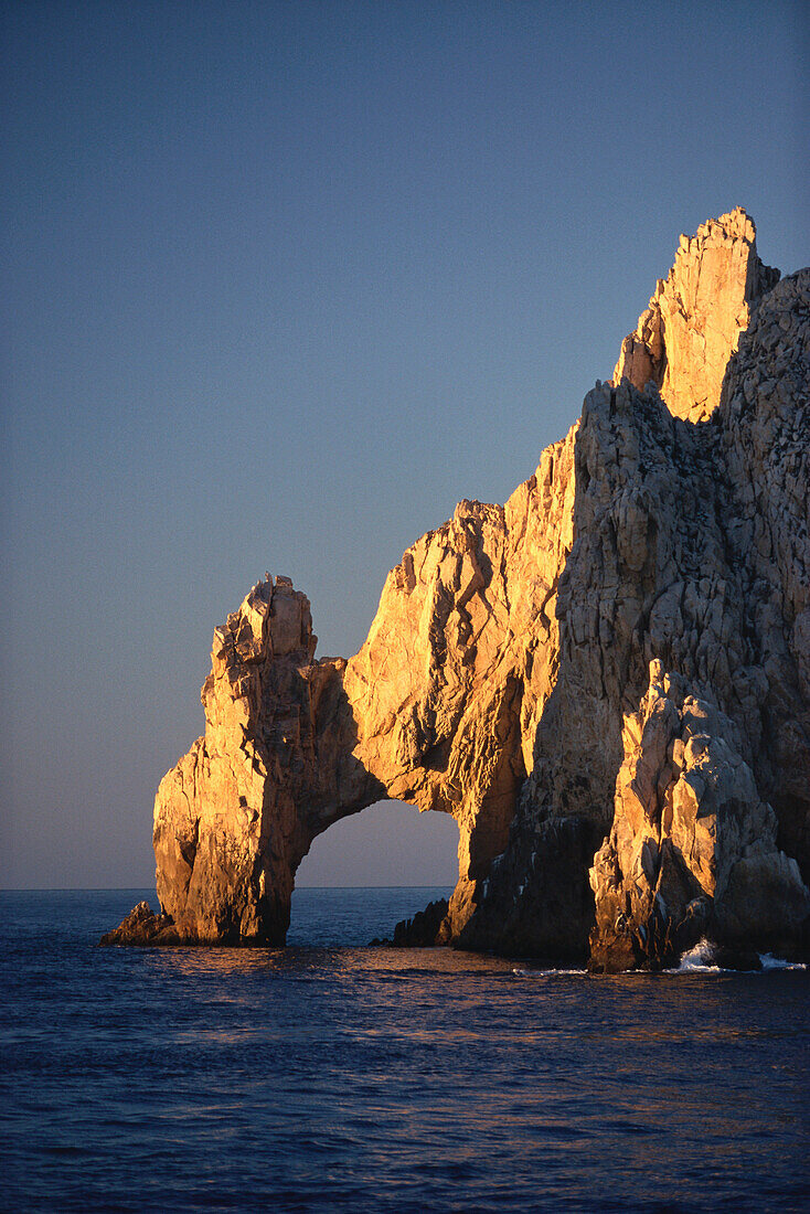 Felsenbogen und Küstenlandschaft bei Cabo San Lucas, Baja California, Mexiko, Mittelamerika, Amerika