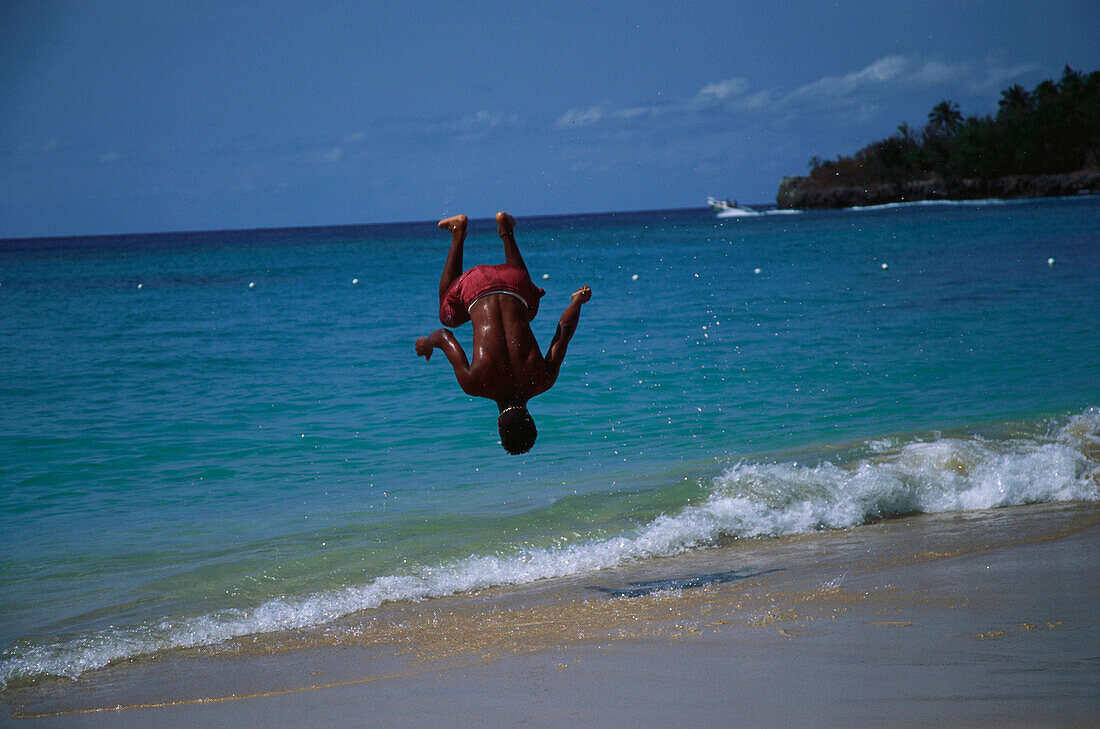 Akrobatik am Strand, Dominikanische Republik Karibik