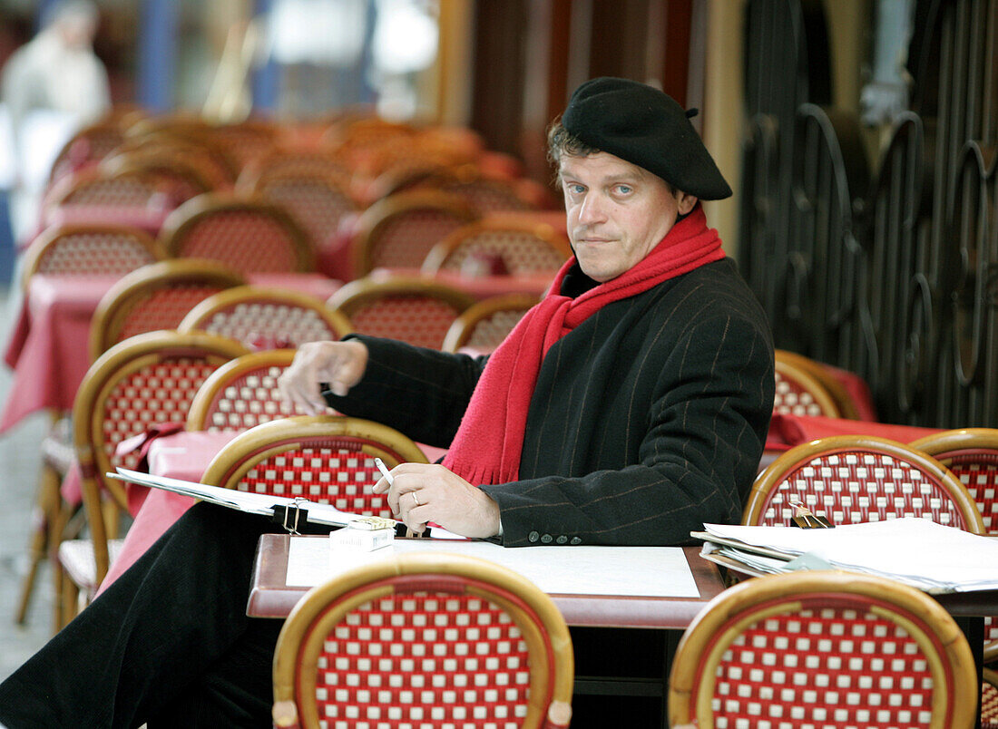 Typical Parisian with beret, Montmartre, Frankreich, Paris, Montmartre, Strassenmaler mit Baskenmuetze