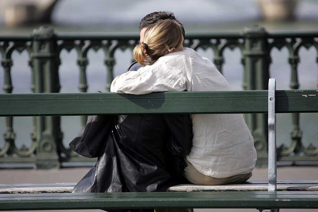 Lovers on a bench, Paris