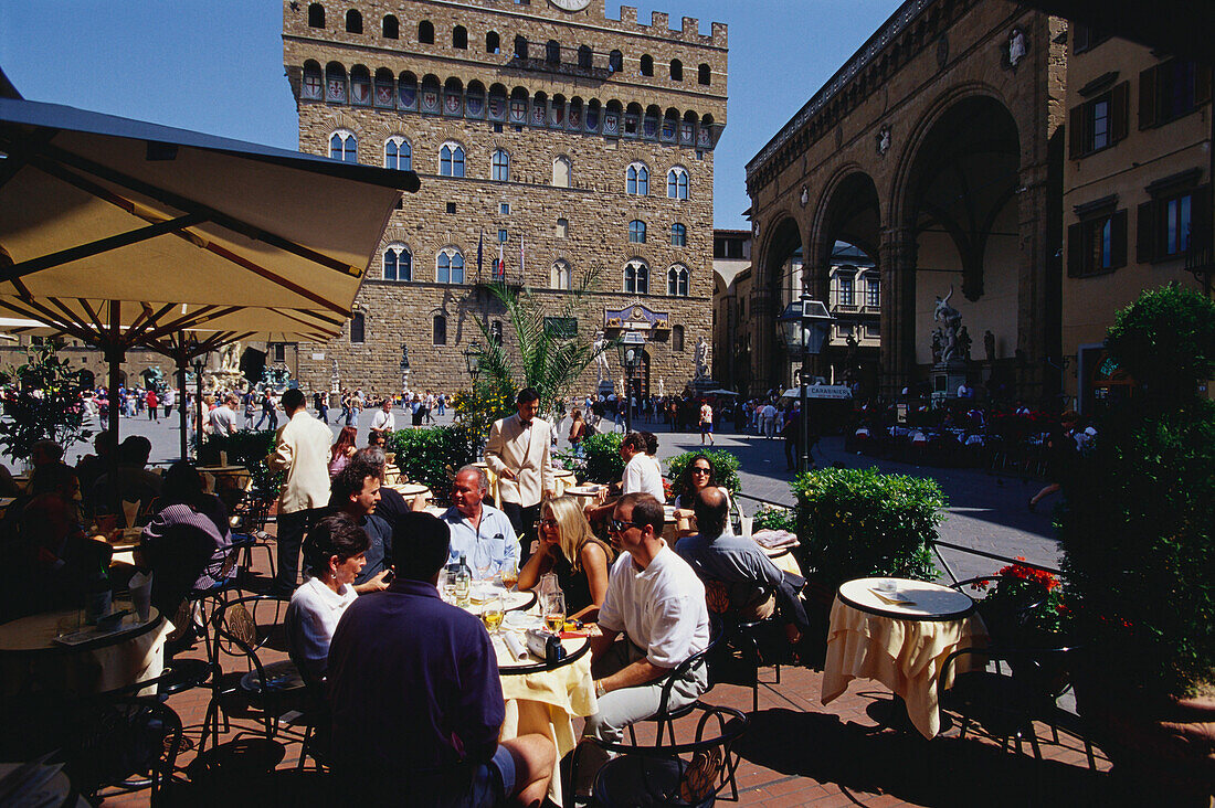 Menschen im Straßencafé Rivoire, Florenz, Toskana, Italien, Europa