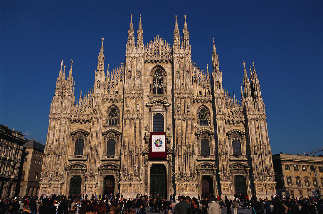 Crowd in front of the cathedral of Milano, Milano, Lombardia, Italy, Europe