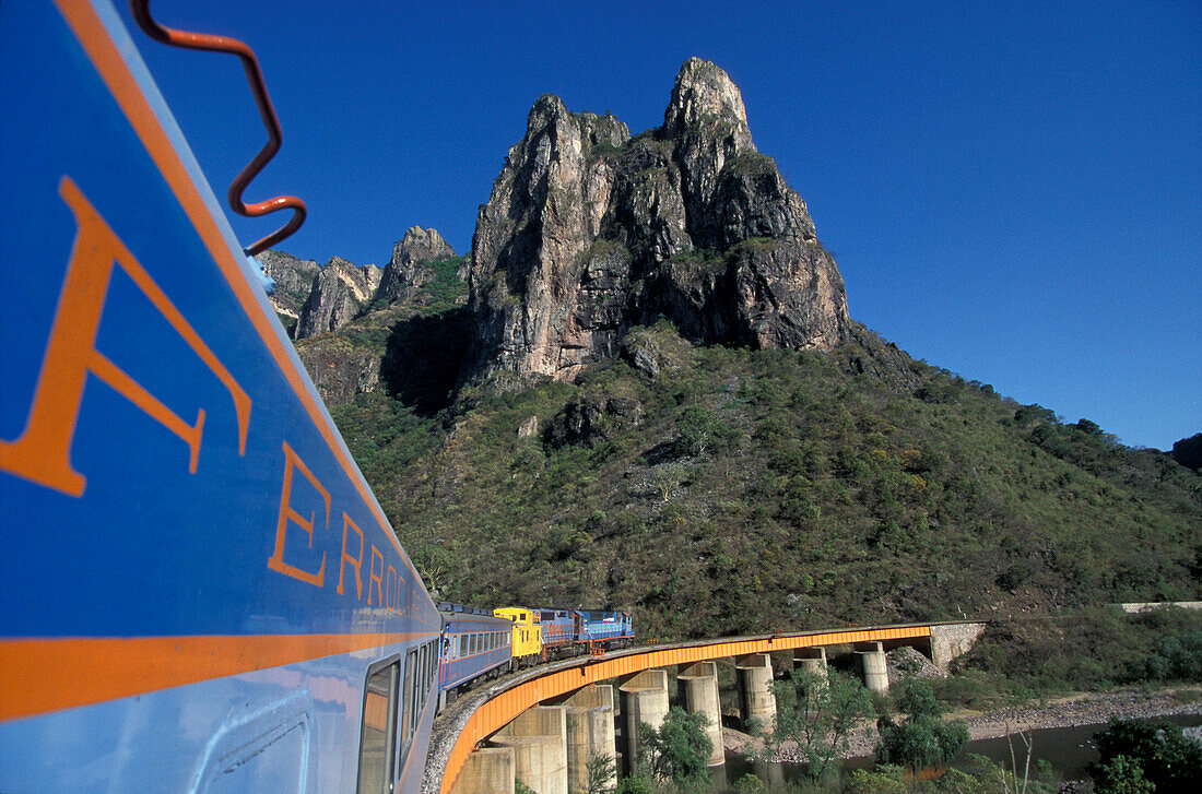 Zuglinie El Pacifico von Chihuahua bis Los Mochis, Mexiko