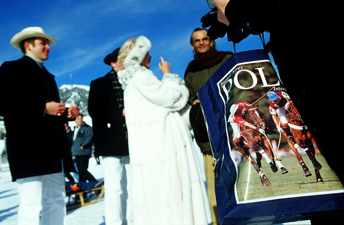 Zuschauer beim Polo in St. Moritz, Graubuenden Schweiz