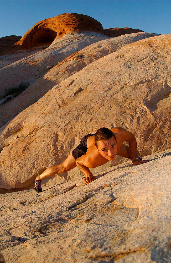 Man climbing, Freeclimber, Lake Powell, Arizona, USA