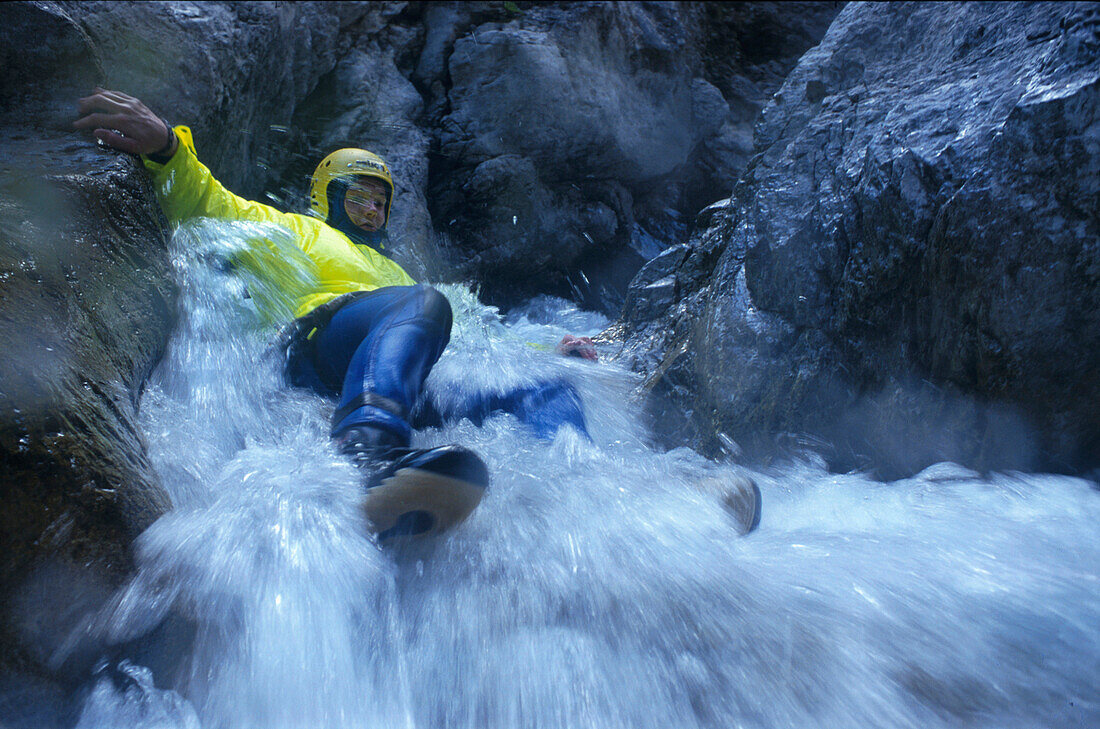 Canyoning, Aktion im reissenden Wasser Oetztal, Tirol, Oesterreich