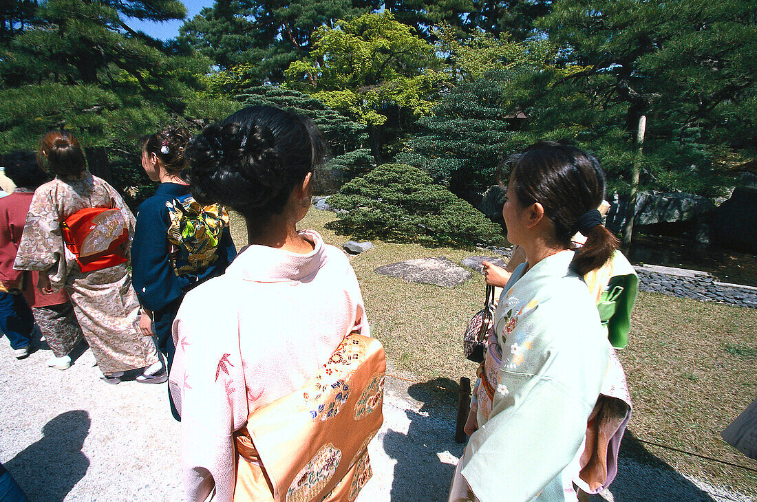 Frauen im Kimono, Imperial Palace Kyoto, Japan
