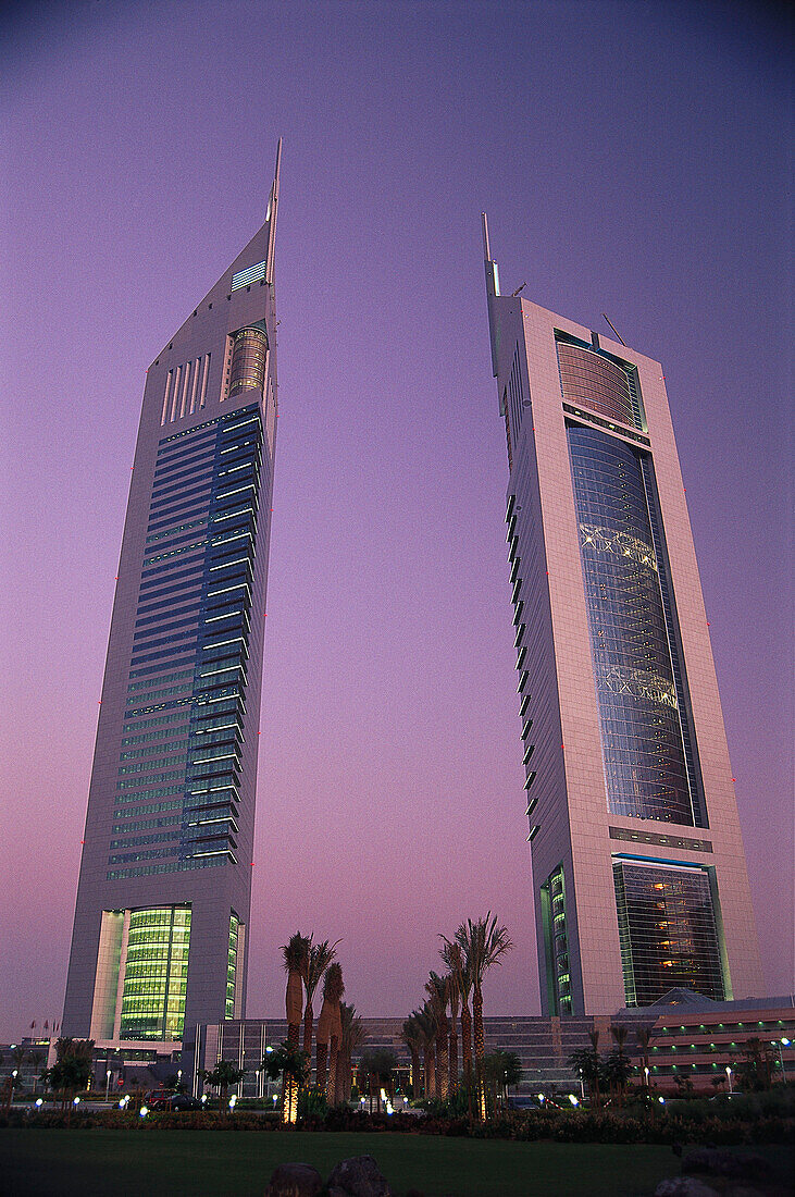 Emirates Towers, Hochhäuser in der Abenddämmerung, Dubai, Vereinigte Arabische Emirate, Vorderasien, Asien