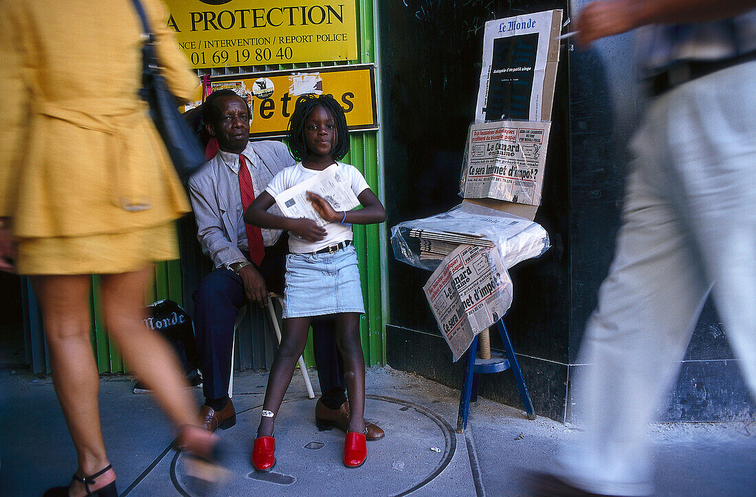 Zeitungsverkäufer, Saint Germain, Paris, Frankreich
