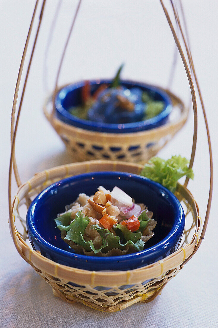 Körbchen mit asiatischem Essen, Blue Elephant, Restaurant & Kochschule, Bangkok, Thailand