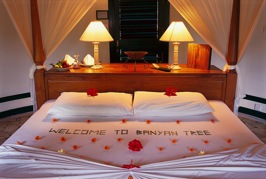 Bedroom, Bungalow, Hotel Banyan Tree Spa Vabbinfaru, Maledive Island