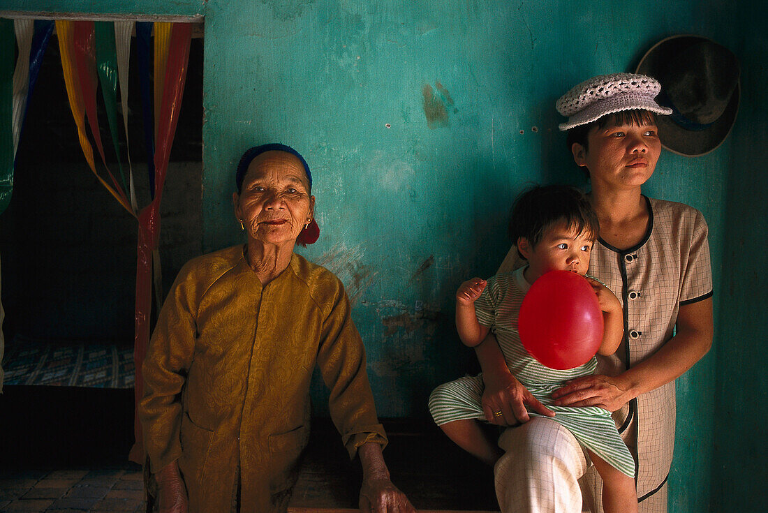 Three generations, Family from Hue Vietnam