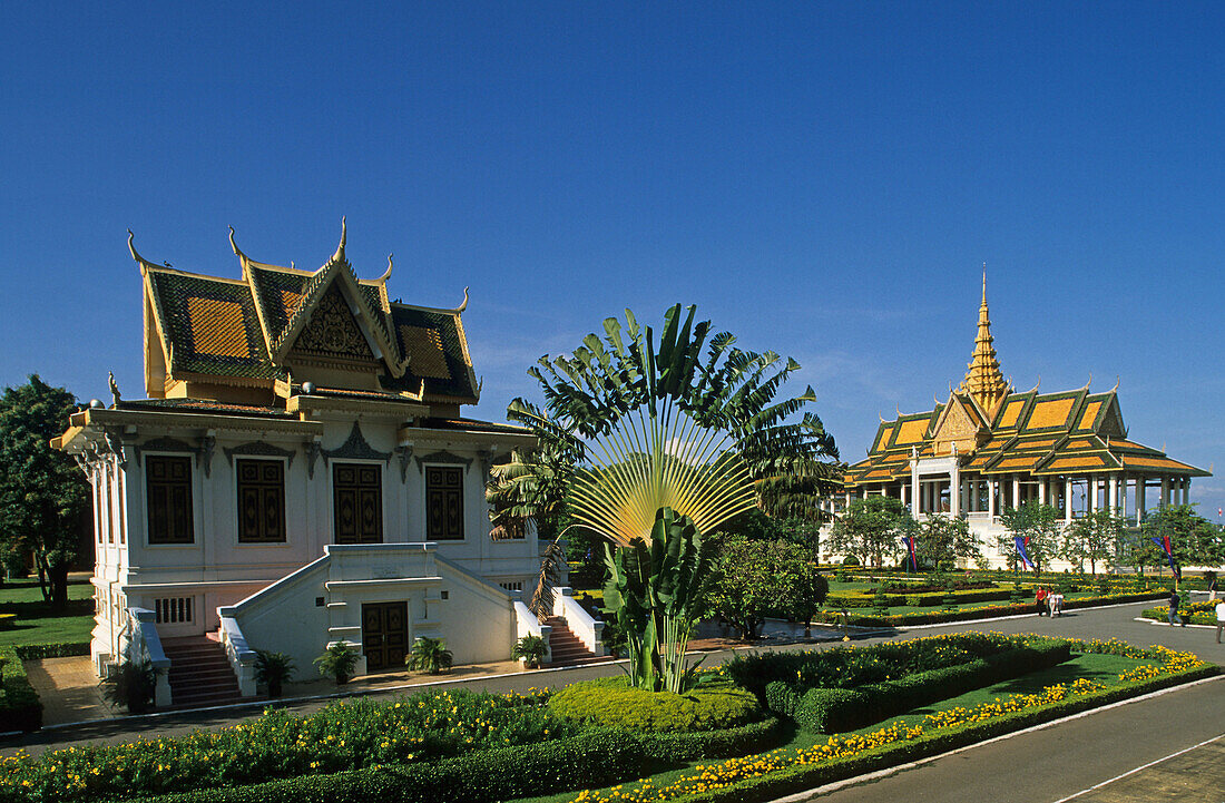 Königlicher Palast unter blauem Himmel, Phnom Penh, Kambodscha, Asien