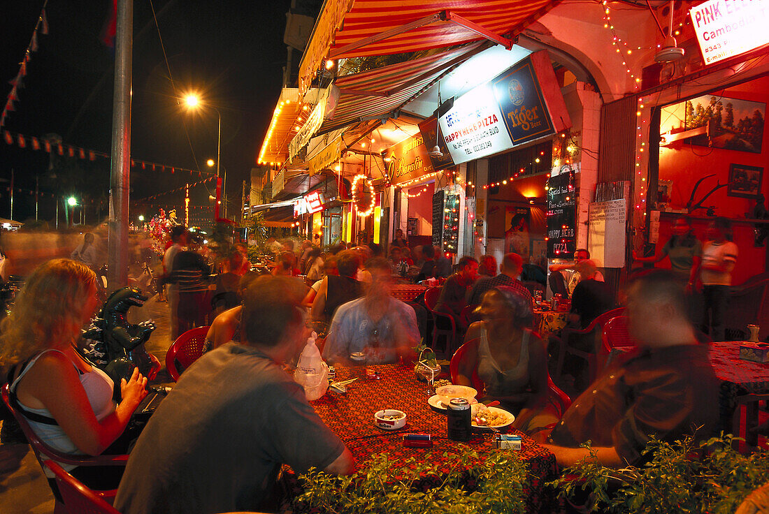 Street café, Phnom Penh Cambodia, Asia