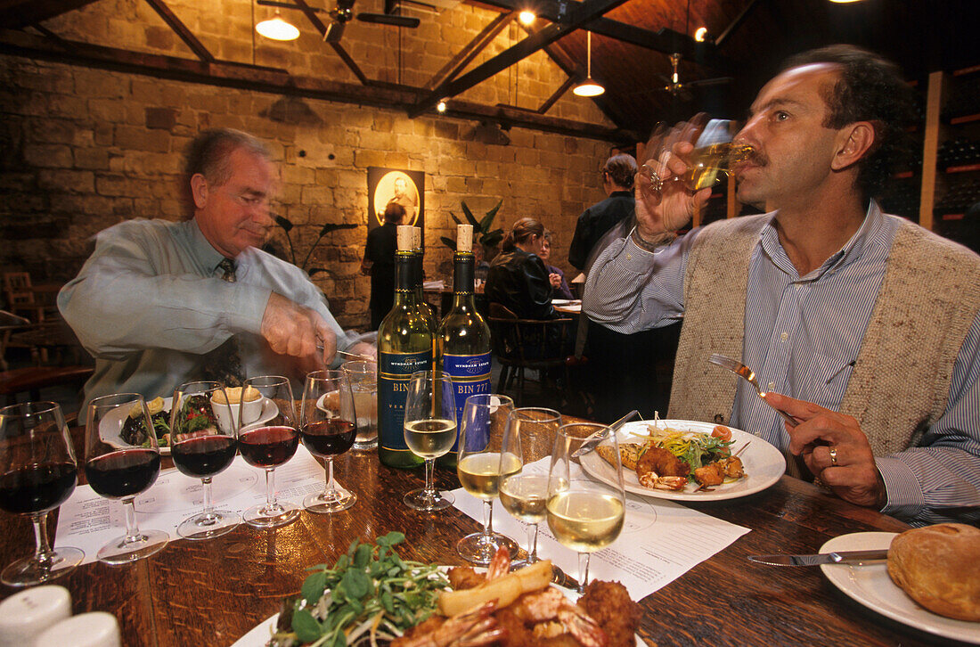 Wine tasting, Hunter Valley, NSW, Australien, Hunter Valley Weinprobe, Food and wine tasting at Wyndham Estate Winery