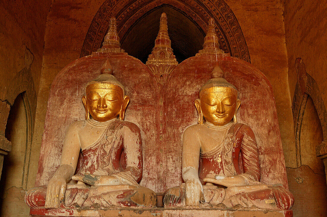 Buddhas, Dhammayangyi Temple, Zwei Buddhafiguren im Dhammayangyi Tempel, Bagan Double Buddha statues, with gold faces, Pagan