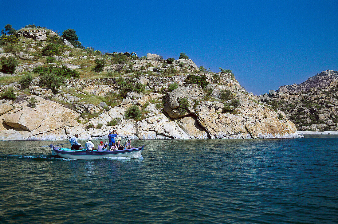 Boot mit Touristen, Bafa See, Südwest Türkei, Türkei