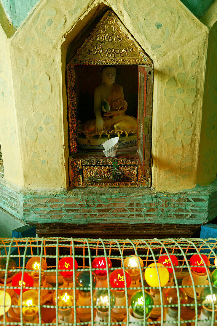 Buddha shrine, coloured lights, Mount Popa, Buddha Figur, und Bunte Birnen, Mount Popa gilt als Wohnstaette der 37 Nats, Geister die als Schutz fuer irdische Wohl Mount Popa, is where the 37 Nats originated, spirits responsible for earthly things, Buddha 