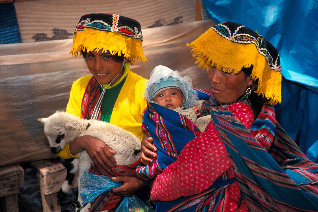 Einheimische Frauen, Baby, Lama Peru, Südamerika