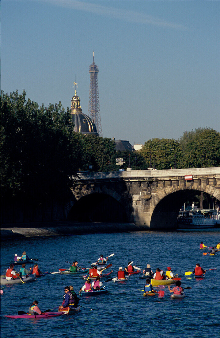 Sonntagsaktivitaeten auf der Seine, Paris Frankreich