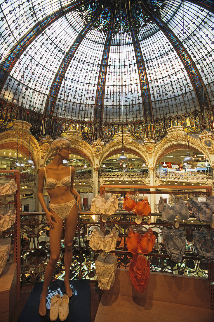 Innenaufnahmne Kaufhaus Galeries Lafayette, Paris, Frankreich