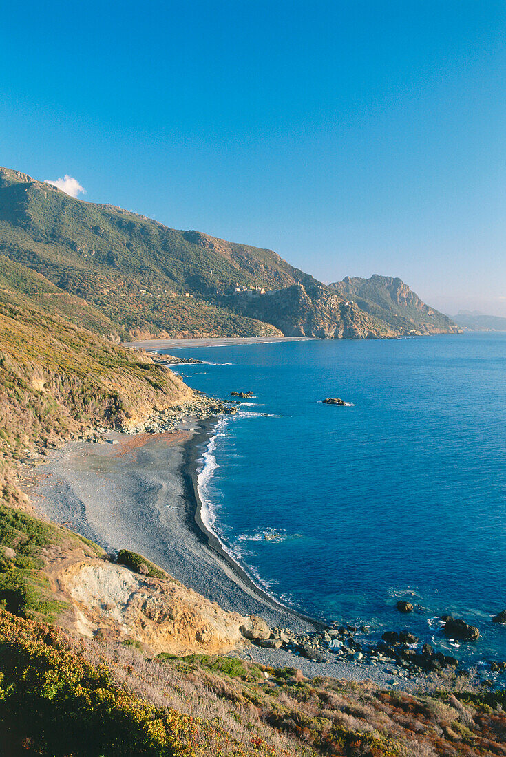 Schwarzer Strand von Cap Corse, Nonza, Korsika, Frankreich