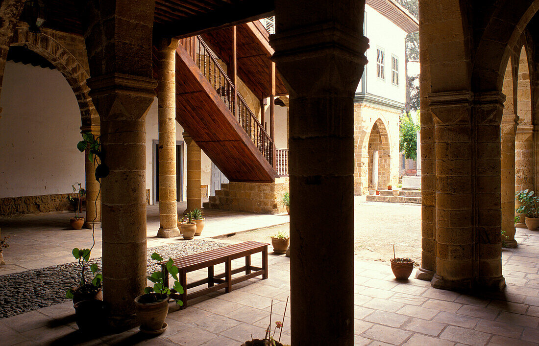 Blick in den Innenhof des Erzbischöflichen Palastes, Nikosia, Zypern